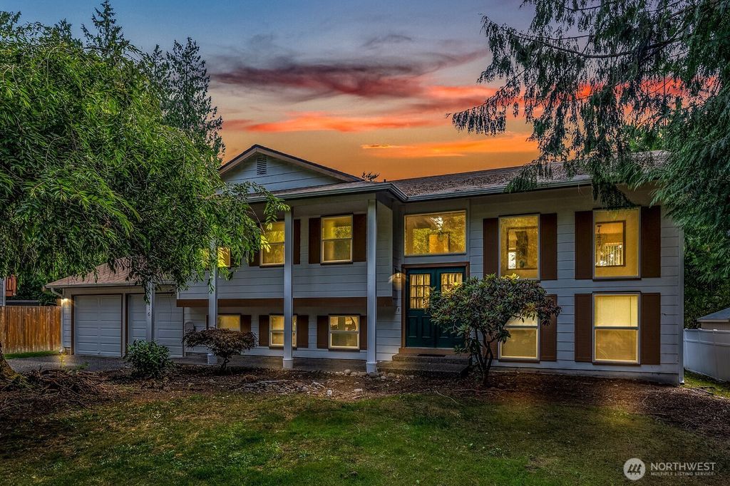 Photo of 34716 4th Place S, Federal Way, WA 98003 (MLS # 2402102)