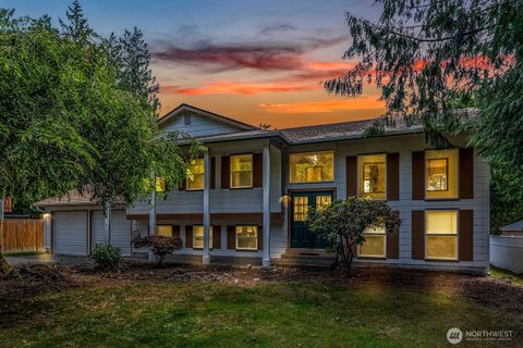 Photo of 34716 4th Place S, Federal Way, WA 98003 (MLS # 2402102)