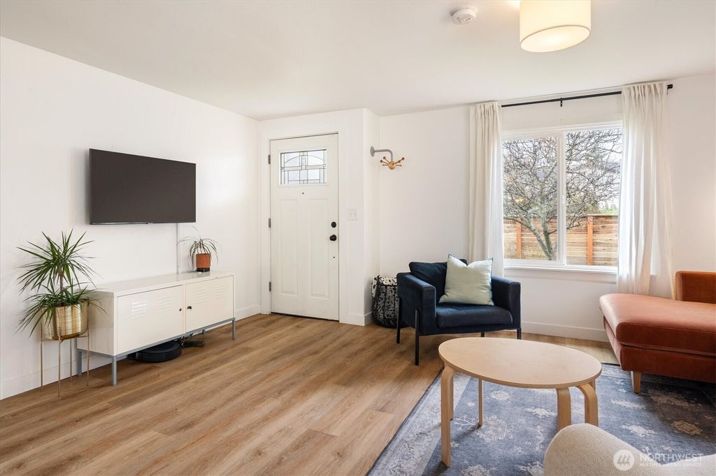 Photo of 9246 15TH Avenue SW, Seattle, WA 98106 (MLS # 2338948)