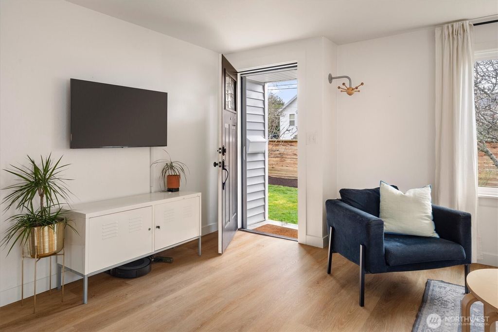 Photo of 9246 15TH Avenue SW, Seattle, WA 98106 (MLS # 2338948)