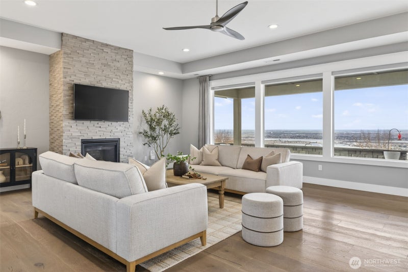 2531 Falconcrest Loop