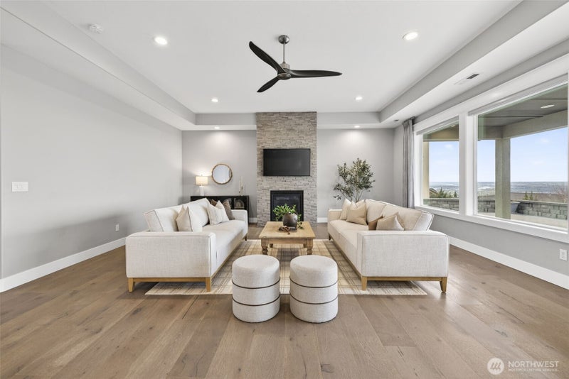 2531 Falconcrest Loop