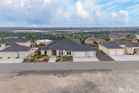 Photo of 2531 Falconcrest Loop, Richland, WA 99352 (MLS # 2591077)