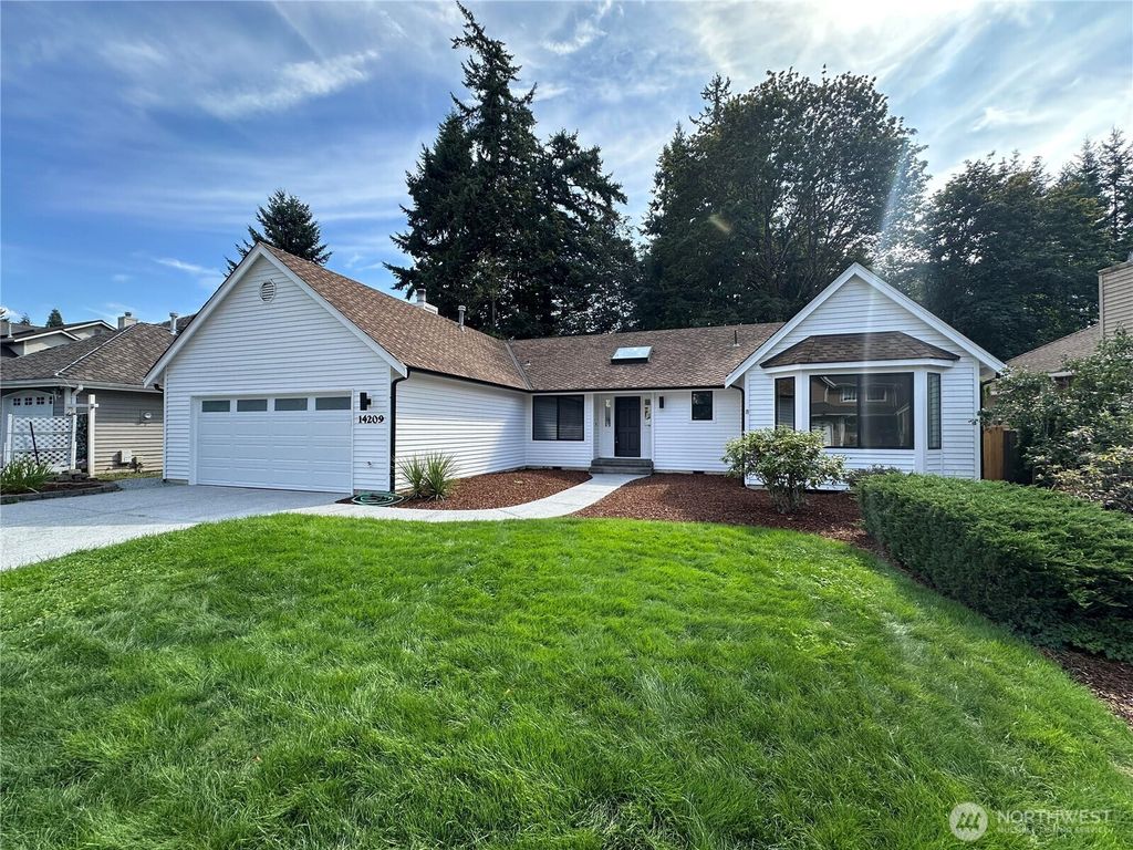 Photo of 14209 SE 180th Place, Renton, WA 98058 (MLS # 2434988)