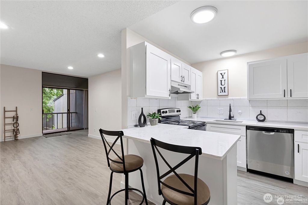 Photo of 13838 NE 60th Street #165, Redmond, WA 98052 (MLS # 2405628)