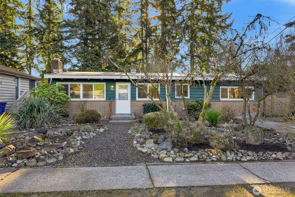 Photo of 1909 N 192nd Street, Shoreline, WA 98133 (MLS # 2470085)