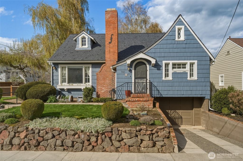 Photo of 921 University Street, Walla Walla, WA 99362 (MLS # 2498495)