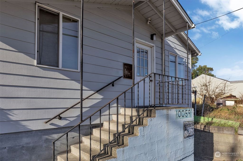 Photo of 10059 8th Avenue SW, Seattle, WA 98146 (MLS # 2322767)