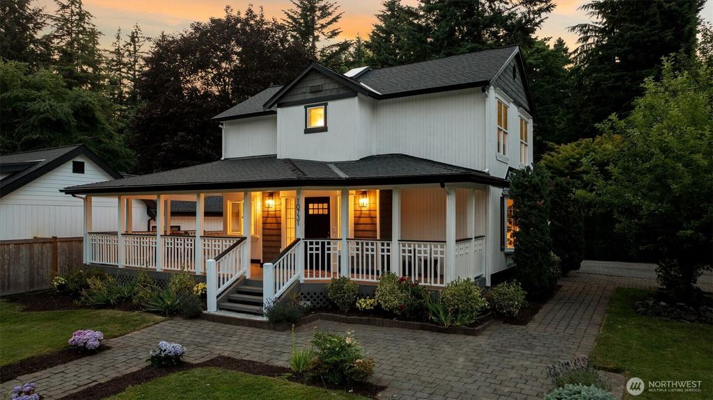 Photo of 10731 NE 108th Street, Kirkland, WA 98033 (MLS # 2393716)