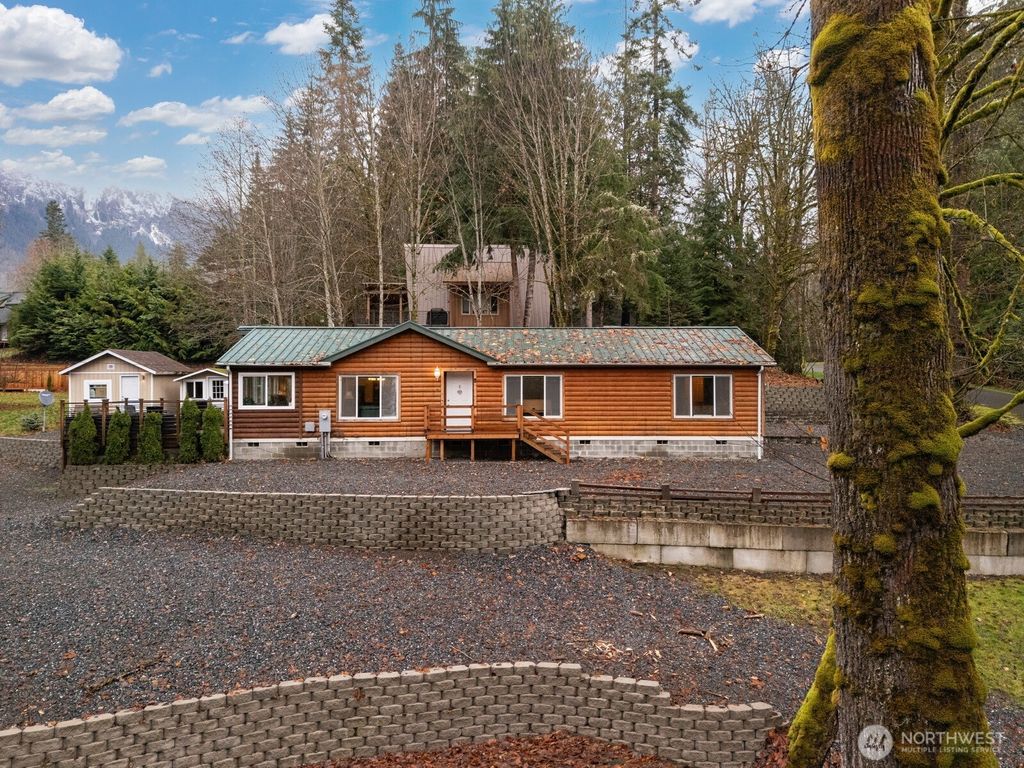 Photo of 11027 Shuksan Rim Drive, Deming, WA 98244 (MLS # 2459818)