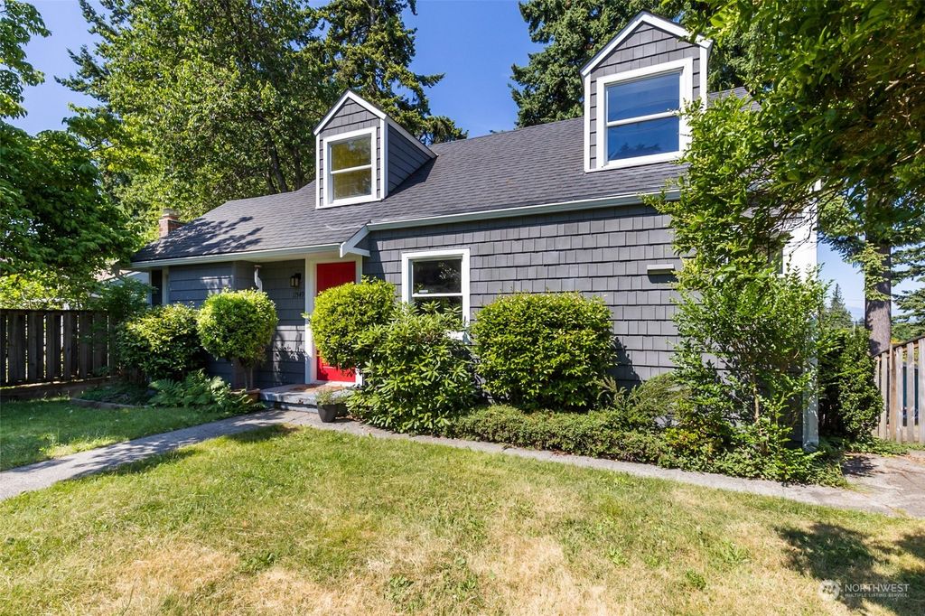 Photo of 11549 Palatine Avenue N, Seattle, WA 98133 (MLS # 2127664)
