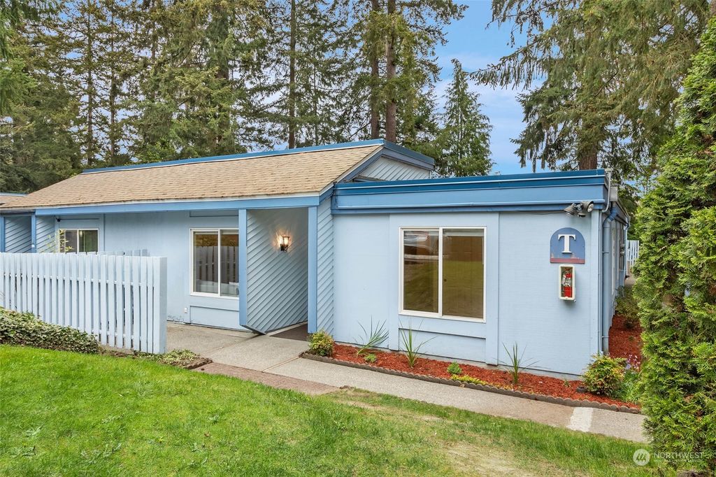Photo of 4308 NE Sunset Boulevard #T1, Renton, WA 98059 (MLS # 2239227)