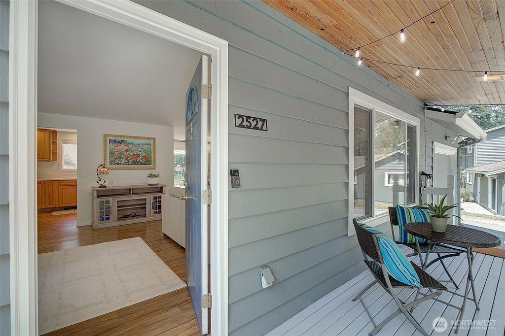 Photo of 2527 200th Avenue SE, Sammamish, WA 98075 (MLS # 2566131)