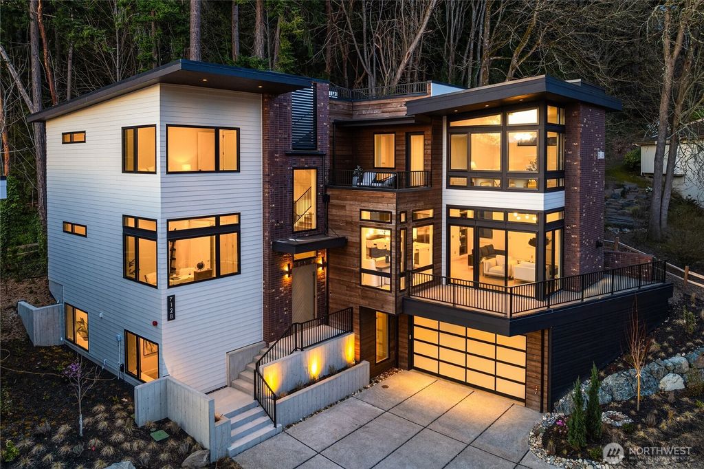 Photo of 7128 NE 119th Lane, Kirkland, WA 98034 (MLS # 2441307)