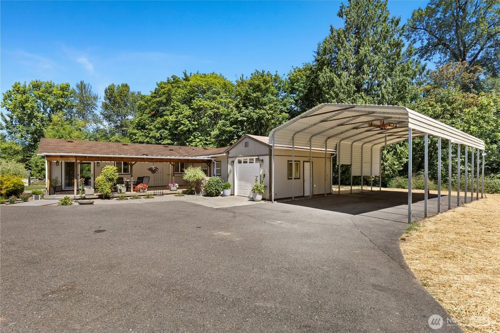 Photo of 14447 SE 208th Street, Kent, WA 98042 (MLS # 2418343)