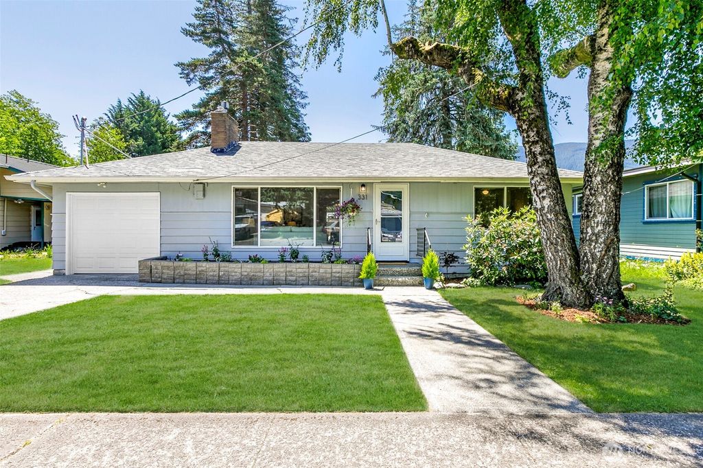 Photo of 331 E 2nd Street, North Bend, WA 98045 (MLS # 2387405)