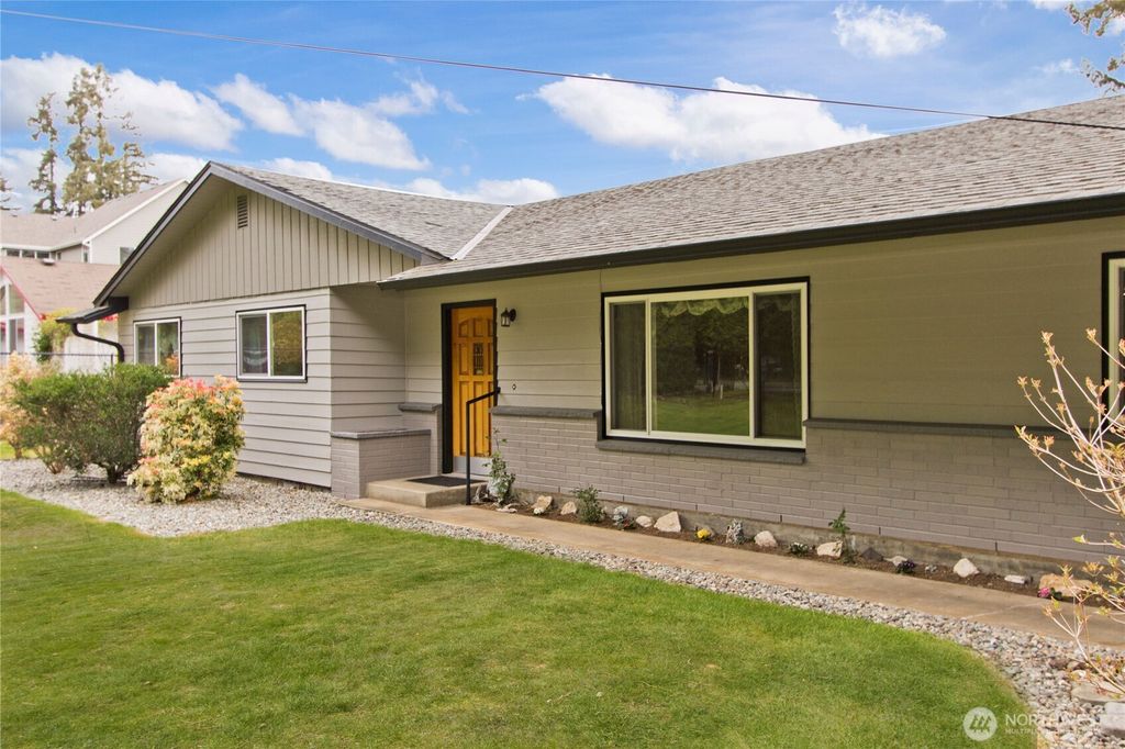 Photo of 25040 180th Avenue SE, Kent, WA 98042 (MLS # 2516524)
