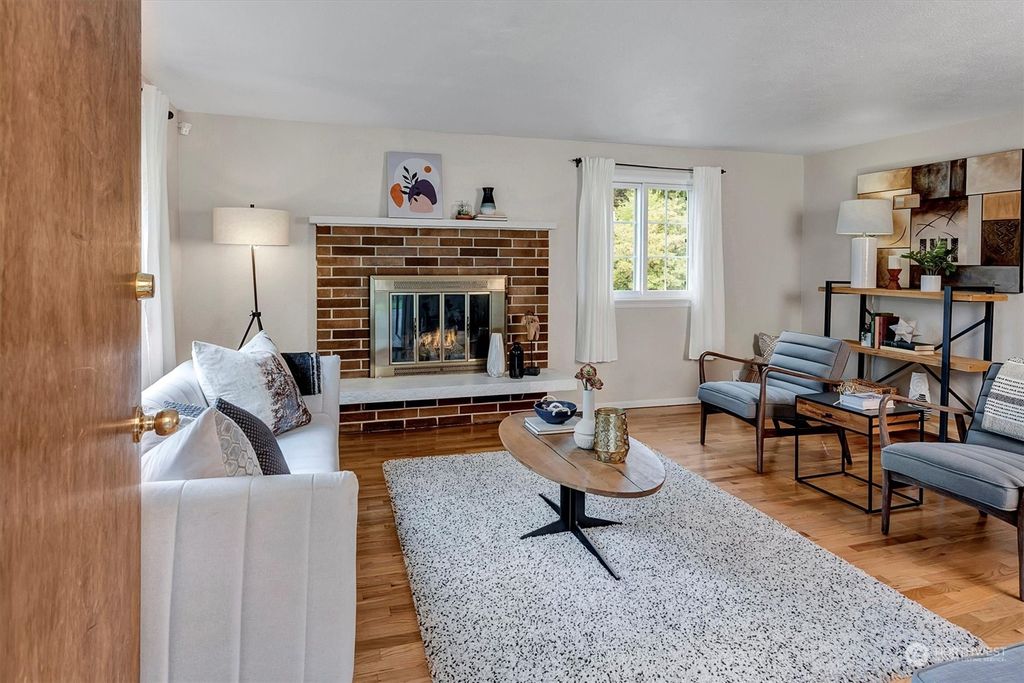 Photo of 846 S 116th Street, Seattle, WA 98168 (MLS # 2225033)