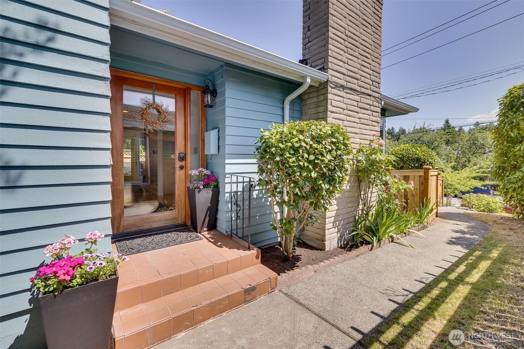 Photo of 3435 34 Avenue W, Seattle, WA 98199 (MLS # 2385912)