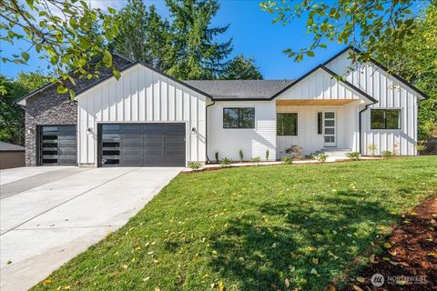 Photo of 937 Edinburgh Court, Kelso, WA 98626 (MLS # 2428132)