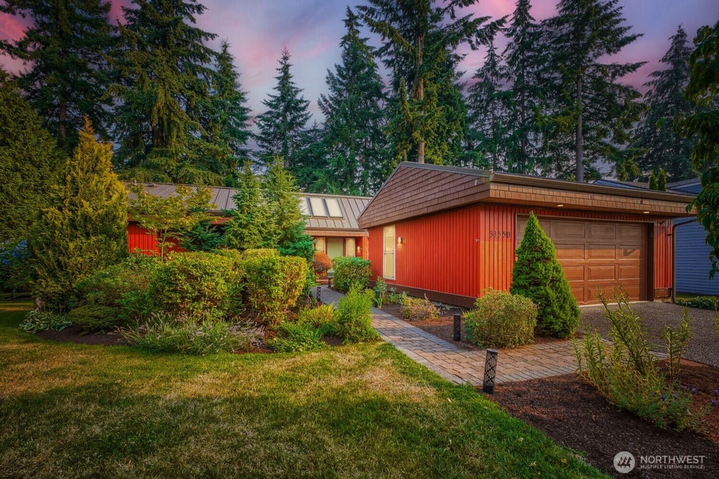 Photo of 31550 39th Avenue SW, Federal Way, WA 98023 (MLS # 2565446)