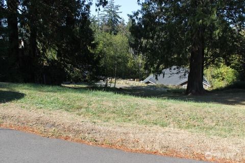 Photo of 2418 Crestridge Drive NW, Olympia, WA 98502 (MLS # 2522024)