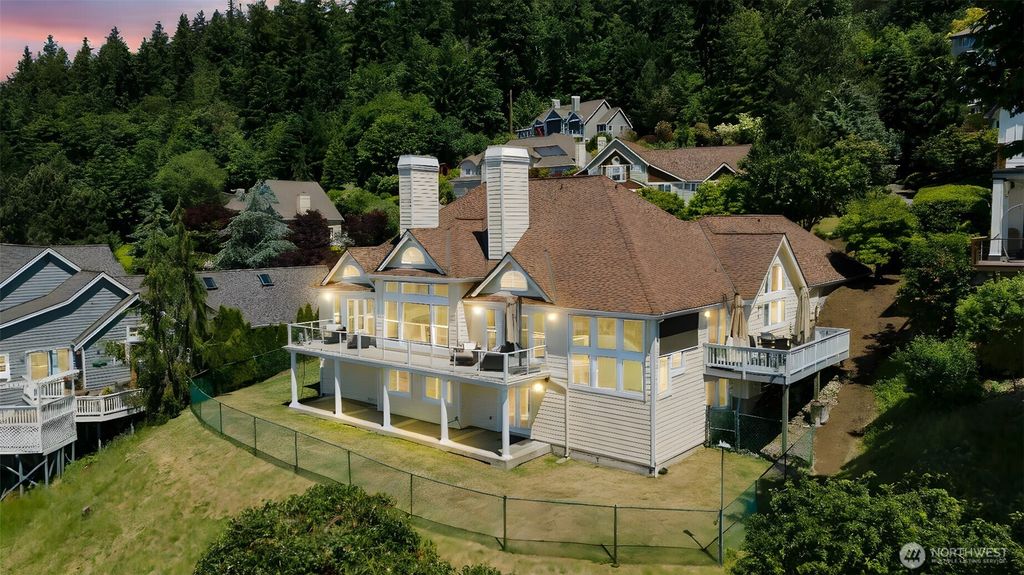 Photo of 1653 204th Avenue NE, Sammamish, WA 98074 (MLS # 2382669)