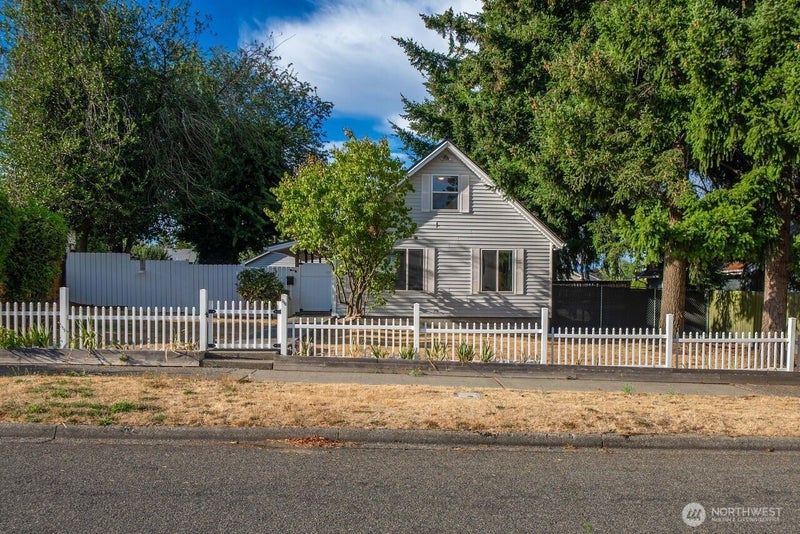 821 E 60th Street