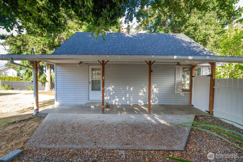 821 E 60th Street