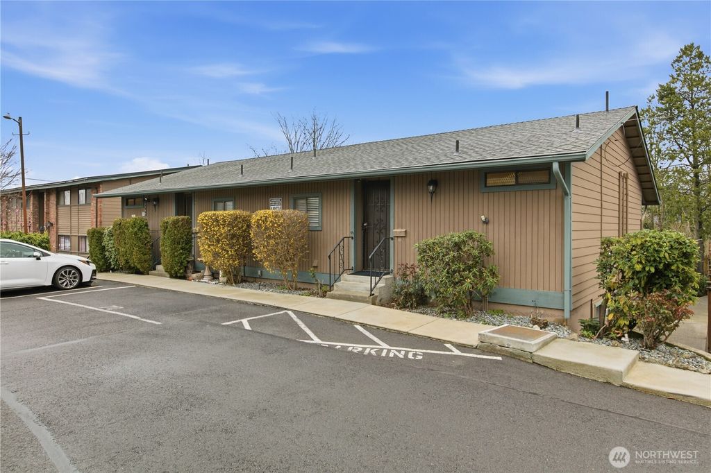 Photo of 13704 37th Avenue S #59, Tukwila, WA 98168 (MLS # 2497848)