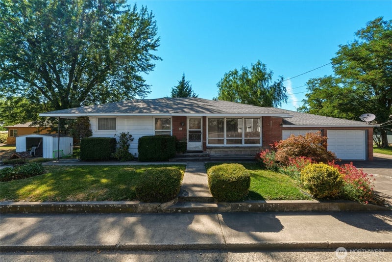 309 NE Ash Street
