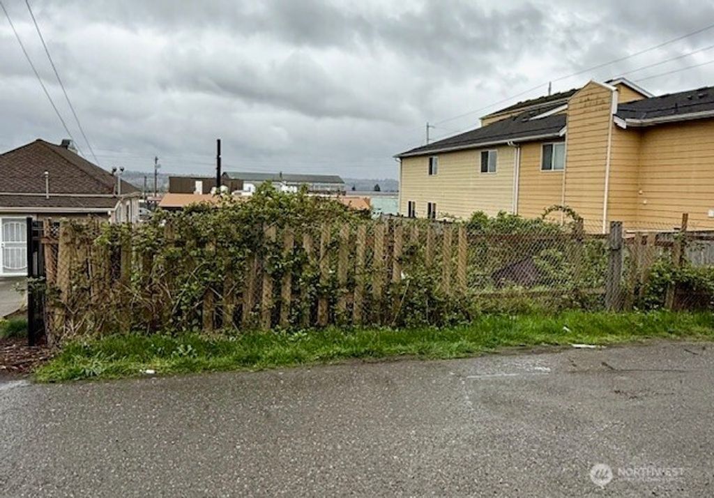 Photo of 3122 Broadway Avenue, Everett, WA 98201 (MLS # 2502560)