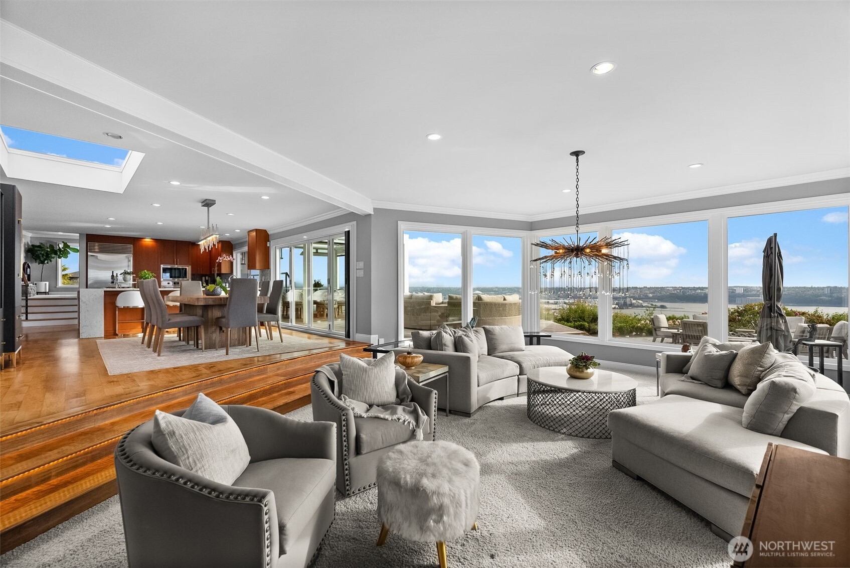 3404 Shorecliff Drive NE