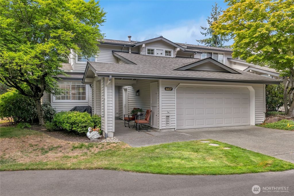 Photo of 6607 113th Place SE, Bellevue, WA 98006 (MLS # 2419337)