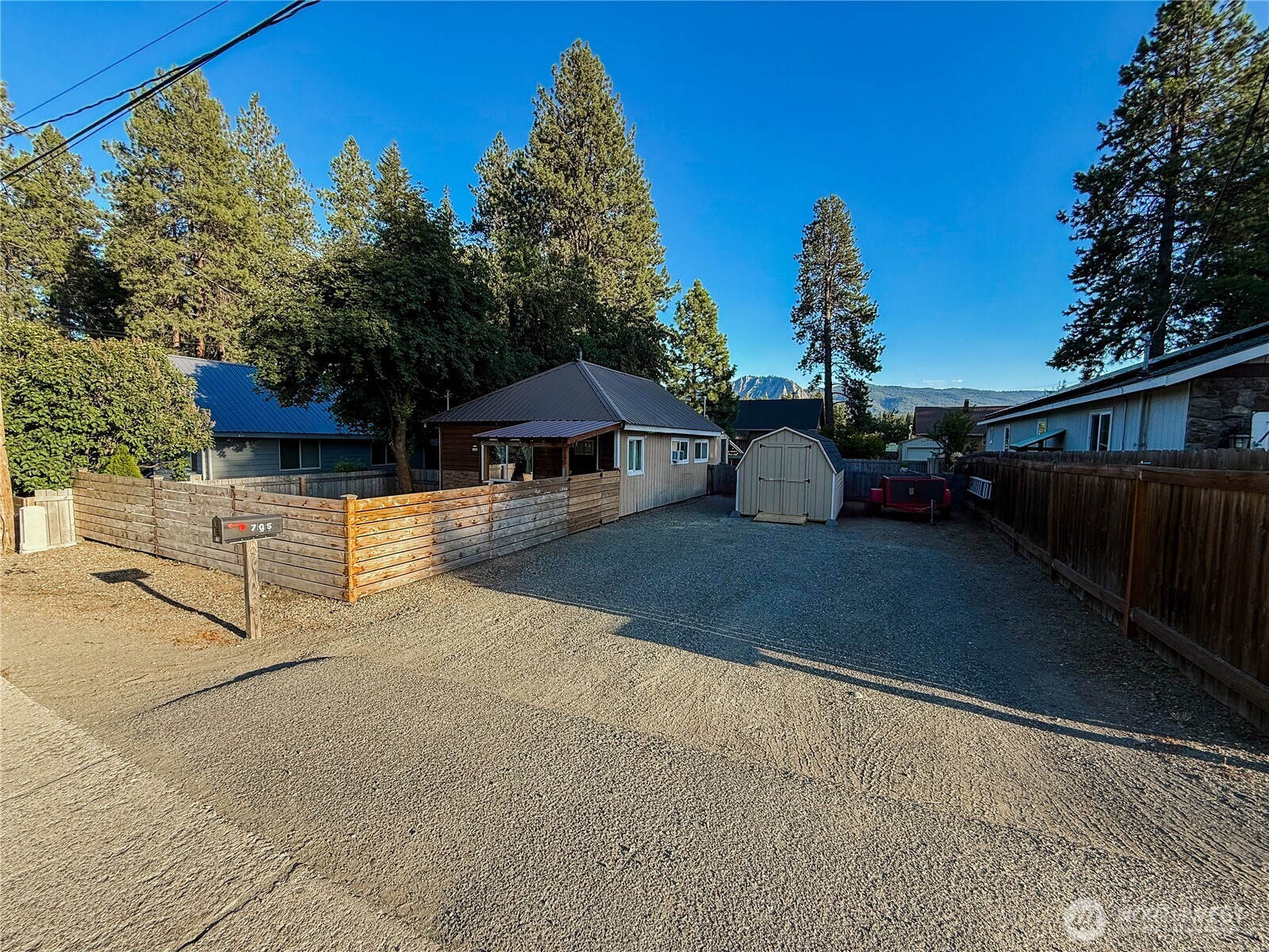 705 W 2nd Street