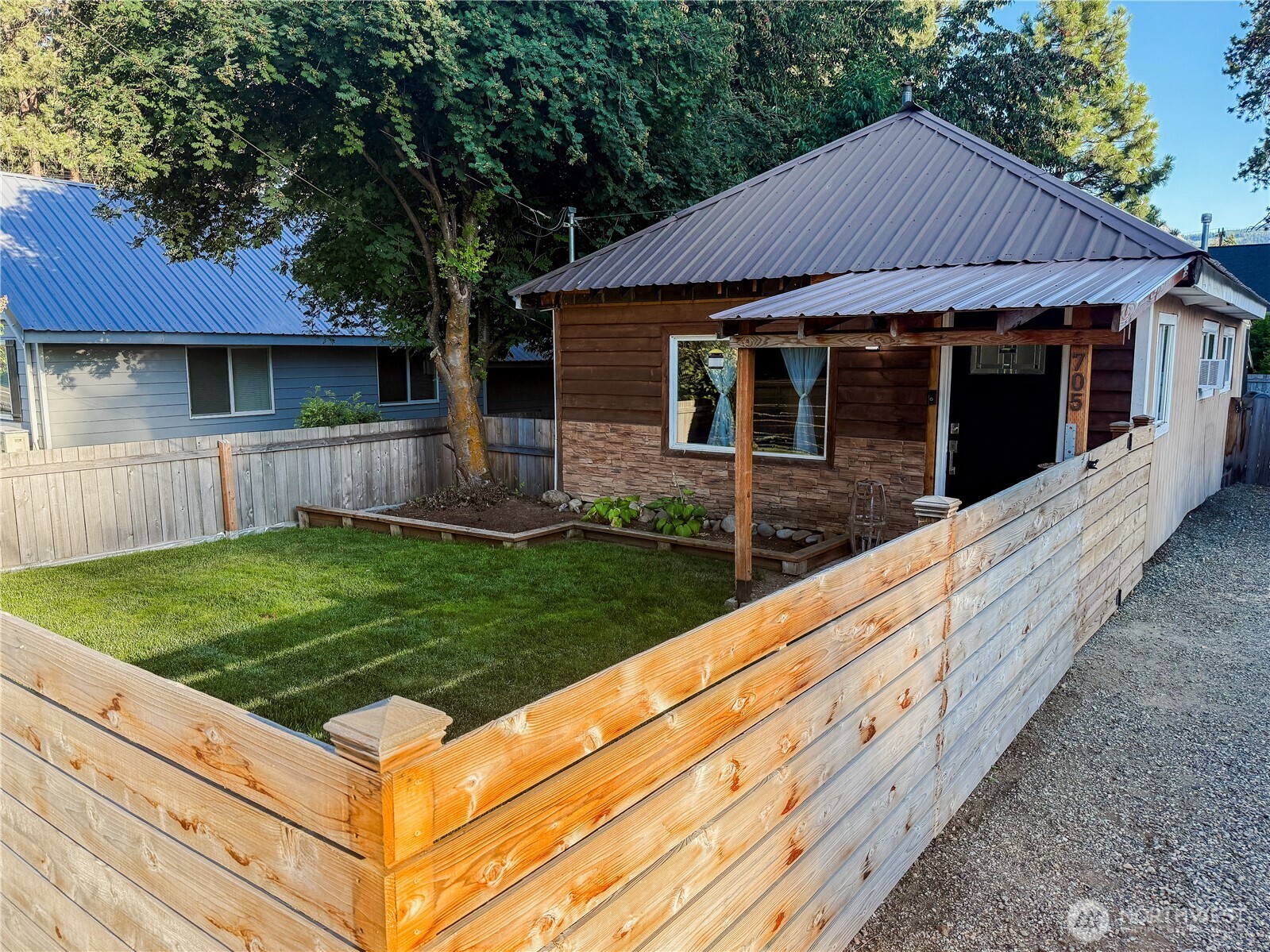 705 W 2nd Street