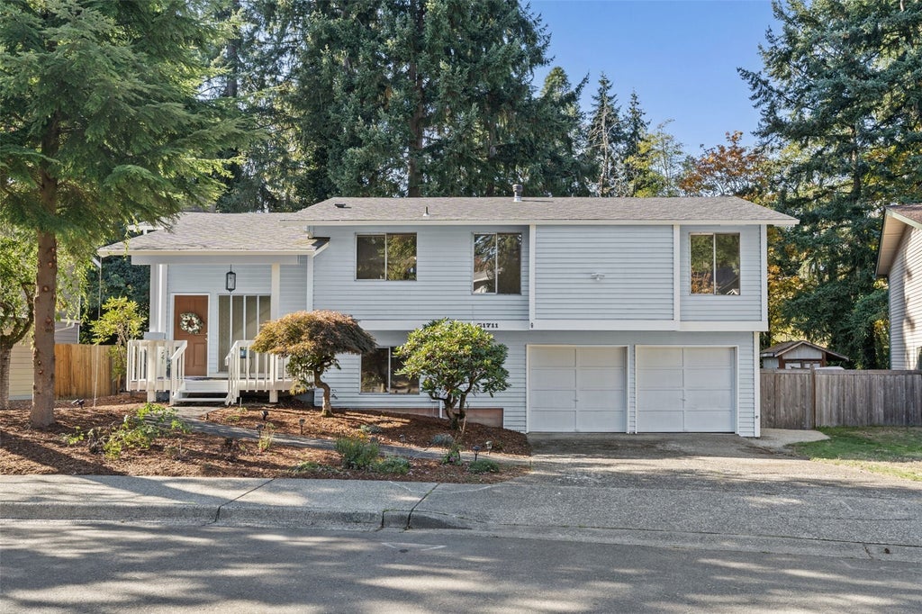 Photo of 31711 25th Avenue SW, Federal Way, WA 98023 (MLS # 2596892)