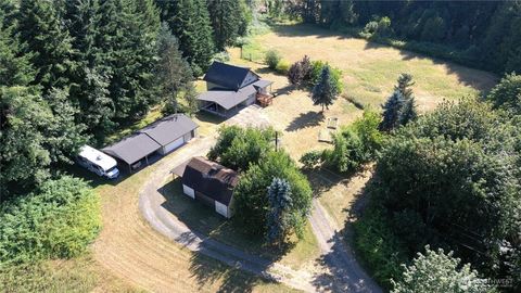 Photo of 160 Isaacson Drive, Kelso, WA 98626 (MLS # 2396616)