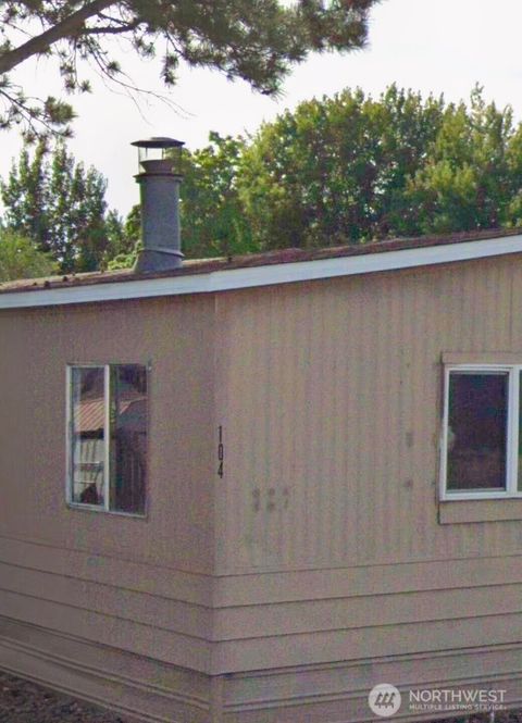 Photo of 104 N 68th Avenue, West Richland, WA 99353 (MLS # 2444126)