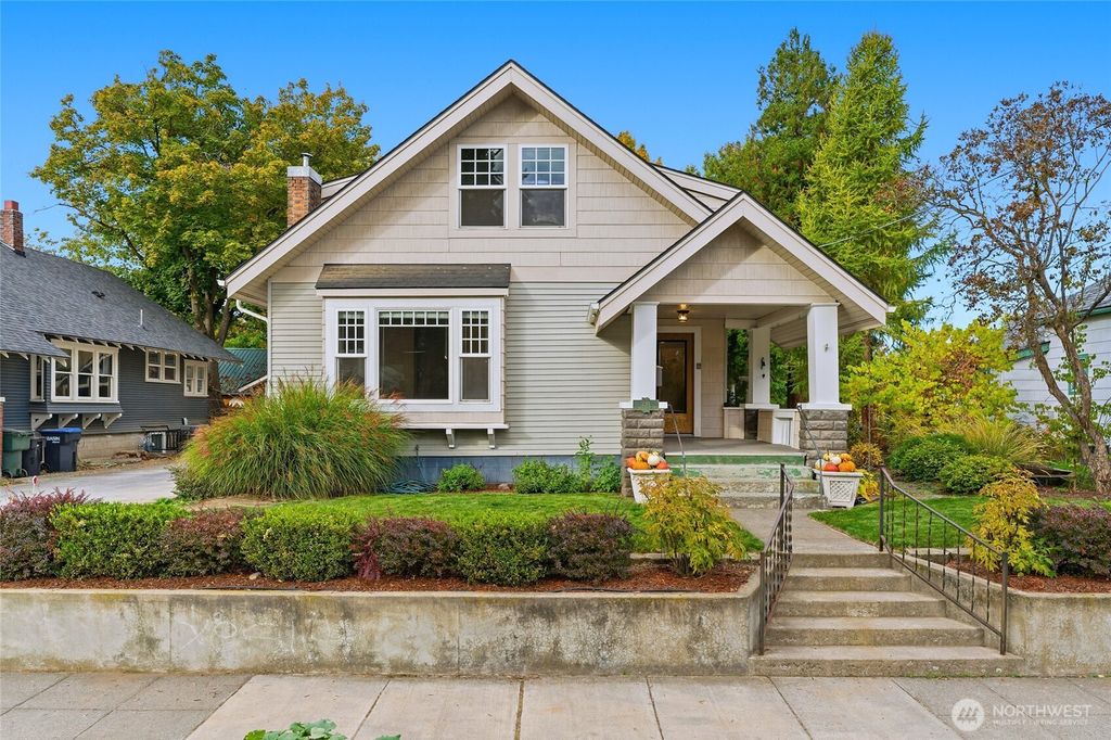 Photo of 241 N Bellevue Avenue, Walla Walla, WA 99362 (MLS # 2448308)