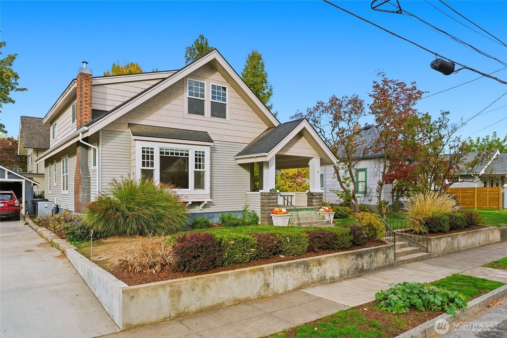 Photo of 241 N Bellevue Avenue, Walla Walla, WA 99362 (MLS # 2448308)