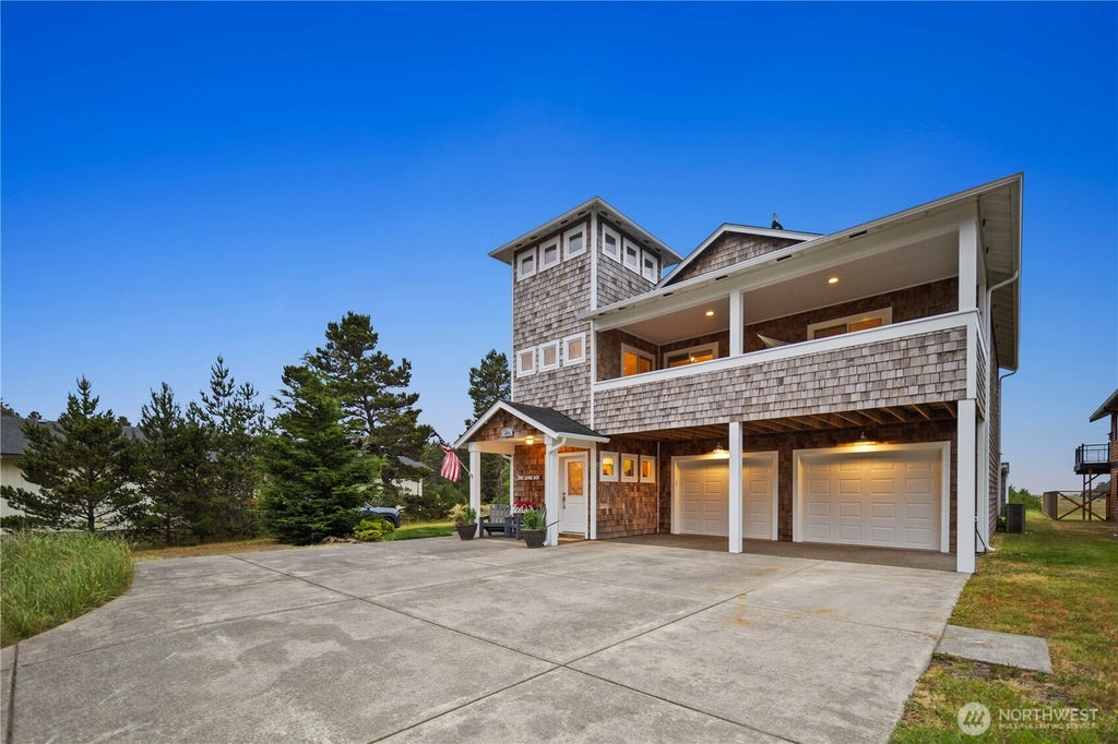 Photo of 1211 Ocean Beach Boulevard S, Long Beach, WA 98631 (MLS # 2543187)