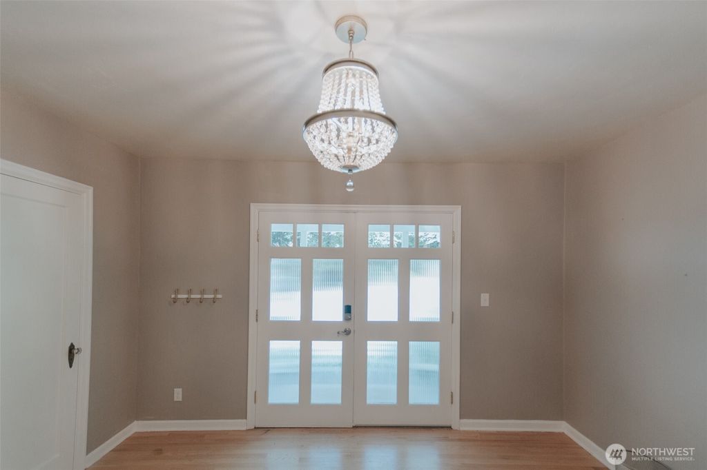 Photo of 1325 SW 120th Street, Burien, WA 98146 (MLS # 2395571)
