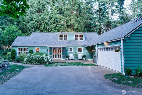 Photo of 1325 SW 120th Street, Burien, WA 98146 (MLS # 2395571)