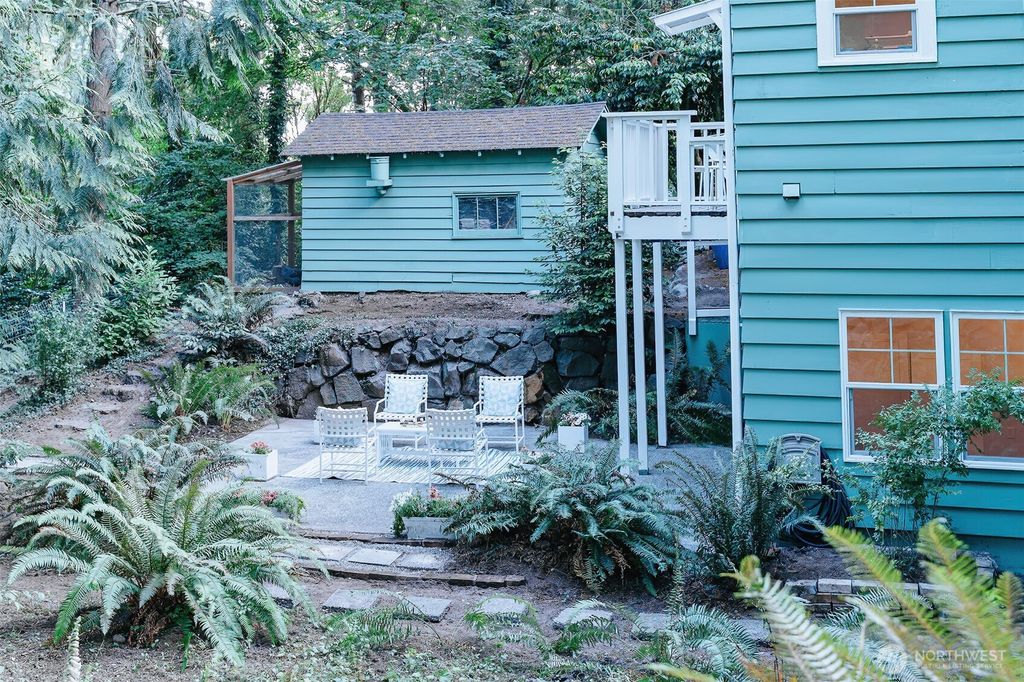 Photo of 1325 SW 120th Street, Burien, WA 98146 (MLS # 2395571)