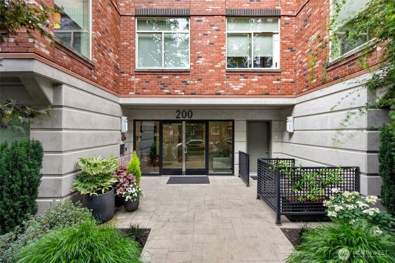 200 W Comstock Street 102