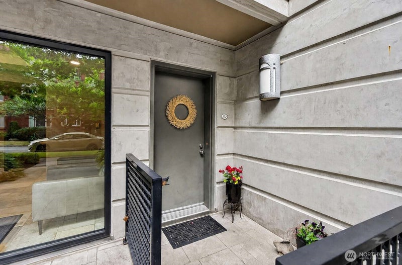 200 W Comstock Street 102