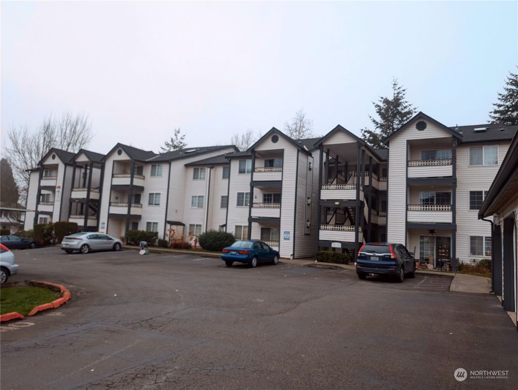 Photo of 10824 SE 170th Street #B103, Renton, WA 98055 (MLS # 2325587)