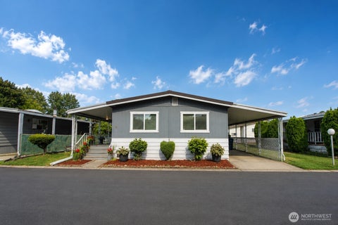 Photo of 3611 NE I Street #6, Auburn, WA 98002 (MLS # 2565539)