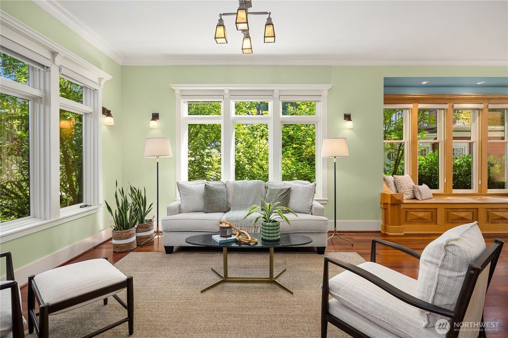 Photo of 1423 37th Avenue, Seattle, WA 98122 (MLS # 2393231)